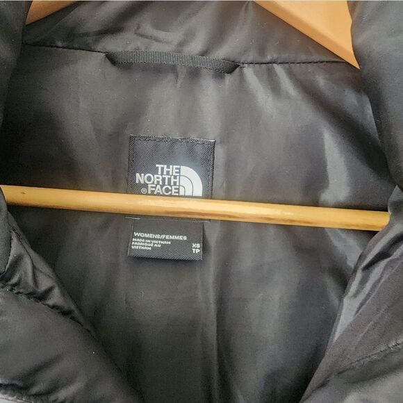 The North Face Women's Black Puffer Jacket - Picture 2 of 12